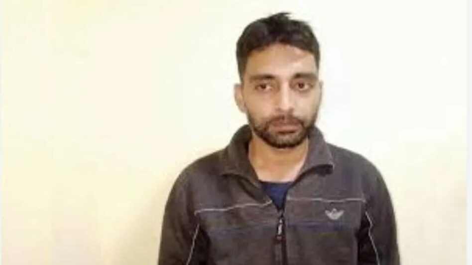 ओडिशा में अरेस्ट सैयद ईशान बुखारी का ISI से लिंक! कभी डॉक्टर बना तो कभी अफसर... ओडिशा में अरेस्ट सैयद ईशान बुखारी का ISI से लिंक! कभी डॉक्टर बना तो कभी अफसर...
