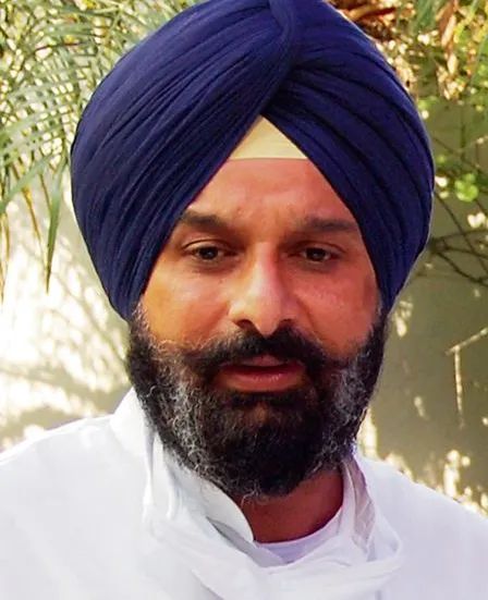 पंजाब : ड्रग्स मामले में पूछताछ के लिए बिक्रम मजीठिया एसआईटी के सामने पेश, क्या होंगे गिरफ्तार? पंजाब : ड्रग्स मामले में पूछताछ के लिए बिक्रम मजीठिया एसआईटी के सामने पेश, क्या होंगे गिरफ्तार?