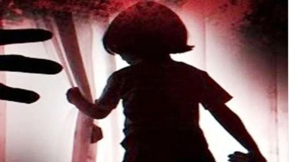 दिल्ली में नौ साल की बच्ची से किया रेप, कत्ल कर नहर में फेंकी लाश, हत्या के नौ दिन लाश मिलने से सनसनी दिल्ली में नौ साल की बच्ची से किया रेप, कत्ल कर नहर में फेंकी लाश, हत्या के नौ दिन लाश मिलने से सनस...