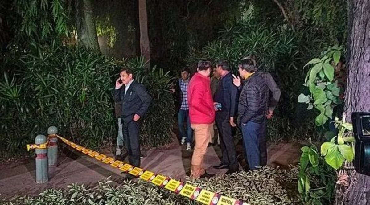 दो संदिग्ध, लेटर और झंडा! तो क्या सिर्फ डराना था मकसद? दिल्ली पुलिस निश्चिंत, कहा - ये आतंकी हमला नहीं Israel Embassy Blast