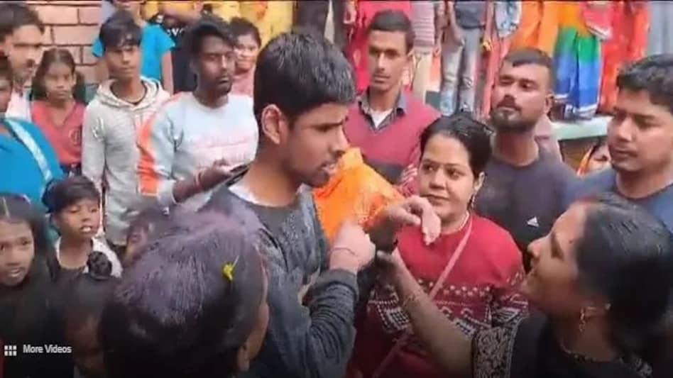 कलम से अपनी शर्ट पर लिखा, मेरी जबरदस्ती शादी करवा दी, सरकारी टीचर का छलका दर्द कलम से अपनी शर्ट पर लिखा, मेरी जबरदस्ती शादी करवा दी, सरकारी टीचर का छलका दर्द