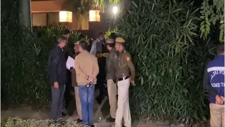 इजराइली दूतावास विस्फोट मामले में अज्ञात लोगों के खिलाफ एफ़आईआर दर्ज, संदिग्धों की तलाश जारी इजराइली दूतावास विस्फोट मामले में अज्ञात लोगों के खिलाफ एफ़आईआर दर्ज, संदिग्धों की तलाश जारी