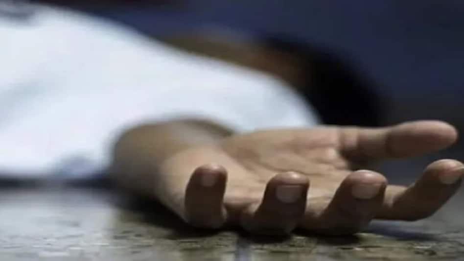 बेंगलुरु में कॉलेज से होटल मैनेजमेंट के स्टूडेंट को किया सस्पेंड, परेशान छात्र ने की कर ली खुदकुशी बेंगलुरु में कॉलेज से होटल मैनेजमेंट के स्टूडेंट को किया सस्पेंड, परेशान छात्र ने की कर ली खुदकुशी