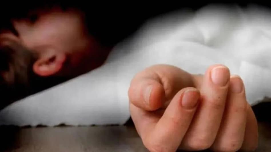 बेंगलुरु अपार्टमेंट कैंपस में 9 साल की बच्ची की मौत का क्या है राज़? स्विमिंग पूल मे मिली लाश का राज़ जानने में जुटी पुलिस बेंगलुरु अपार्टमेंट कैंपस में 9 साल की बच्ची की मौत का क्या है राज़? स्विमिंग पूल मे मिली लाश का रा...