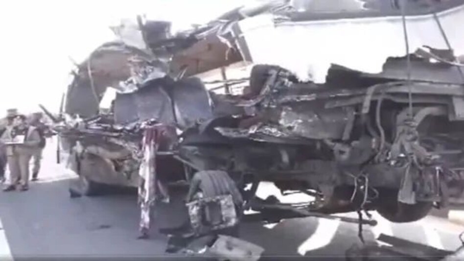 Video : असम में 14 लोगों की मौत, भीषण सड़क हादसे में कई घायलों की हालत नाजुक Video : असम में 14 लोगों की मौत, भीषण सड़क हादसे में कई घायलों की हालत नाजुक