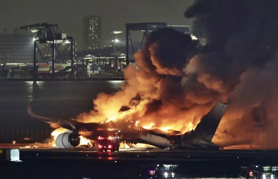 जलते हुए जहाज में फैली थी मौत की आग, वो आखिरी के 90 सेकंड का चमत्कार जलते हुए जहाज में फैली थी मौत की आग, वो आखिरी के 90 सेकंड का चमत्कार