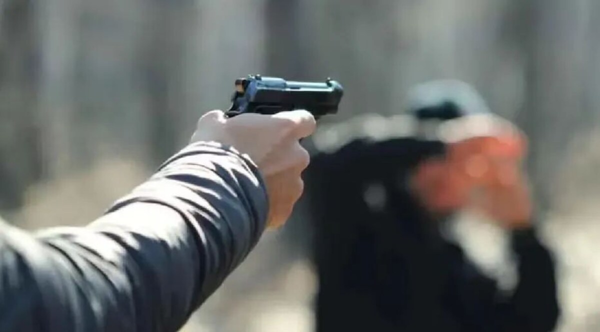 जौनपुर में डॉक्टर की गोली मारकर हत्या, तीन शूटरों ने घर में घुसकर मारी गोली, सीसीटीवी में कैद कातिलों की तस्वीरें जांच में जुटी पुलिस