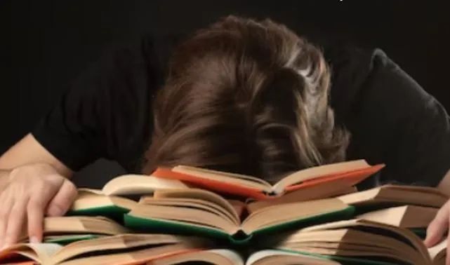 एमपी में दर्दनाक, होमवर्क के तनाव में 13 वर्षीय छात्र ने विद्यालय की तीसरी मंजिल से छलांग लगाई एमपी में दर्दनाक, होमवर्क के तनाव में 13 वर्षीय छात्र ने विद्यालय की तीसरी मंजिल से छलांग लगाई