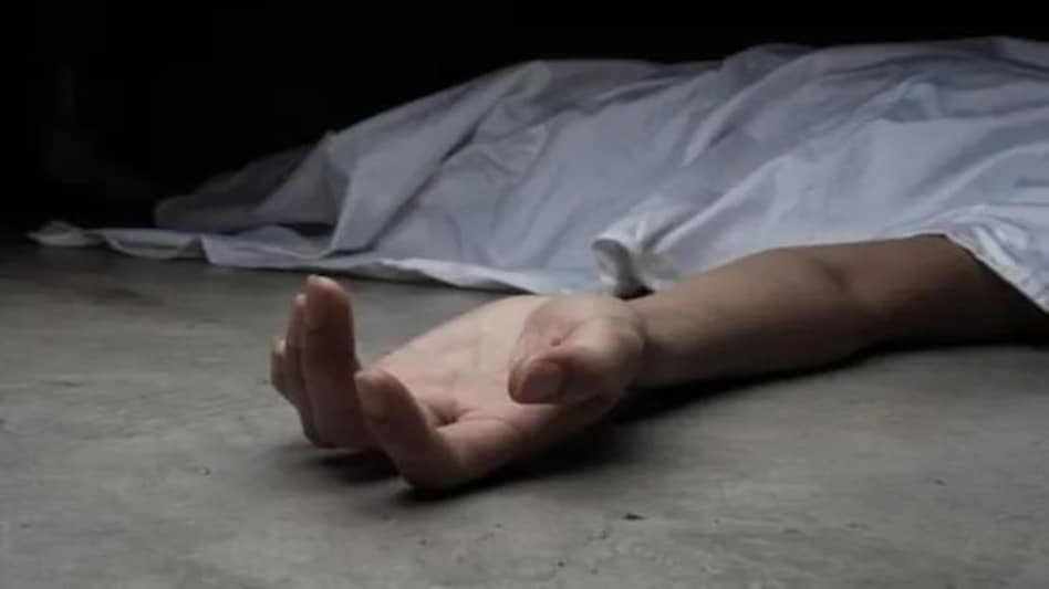 नोएडा: महिला ने छह माह की बच्ची के साथ 16वीं मंजिल से कूदकर जान दी नोएडा: महिला ने छह माह की बच्ची के साथ 16वीं मंजिल से कूदकर जान दी