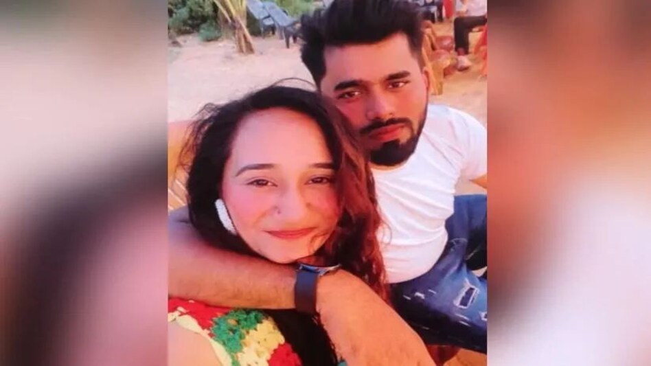 Mumbai : गैराज वाले ने इश्क में बैंक मैनेजर का किया था मर्डर, गर्लफ्रेंड का पहले बर्थडे मनाया फिर किया था कत्ल Mumbai : गैराज वाले ने इश्क में बैंक मैनेजर का किया था मर्डर, गर्लफ्रेंड का पहले बर्थडे मनाया फिर क...