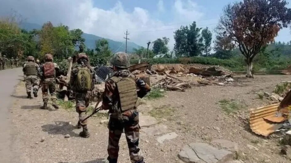 मणिपुर में उग्रवादियों ने चार लोगों की हत्या की, लकड़ी बीनने गए पिता पुत्र की भी हत्या, 24 घंटे से थे लापता मणिपुर में उग्रवादियों ने चार लोगों की हत्या की, लकड़ी बीनने गए पिता पुत्र की भी हत्या, 24 घंटे से ...