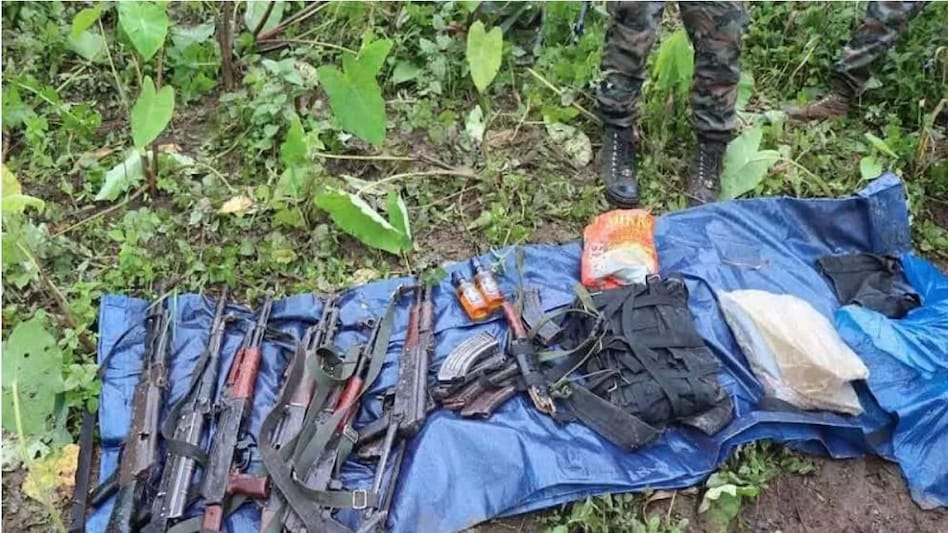 Arunachal Pradesh: NSCN-IM के 6 आतंकवादी गिरफ्तार; सुरक्षाबलों ने भारी मात्रा में हथियार और गोला-बारूद जब्त किए Arunachal Pradesh: NSCN-IM के 6 आतंकवादी गिरफ्तार; सुरक्षाबलों ने भारी मात्रा में हथियार और गोला-बा...
