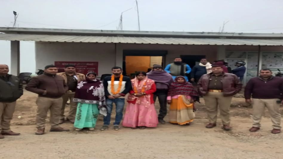 UP News: प्यार को पाने के लिए कुवैत से देवरिया आ पहुंचा आशिक, हुई शादी UP News: प्यार को पाने के लिए कुवैत से देवरिया आ पहुंचा आशिक, हुई शादी