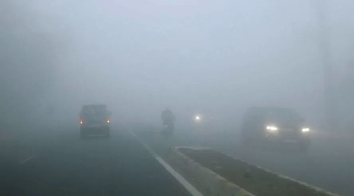 कोहरे में खौफनाक सड़क हादसा, पुलिसकर्मियों से भरी बस खड़े ट्रक में टकराई, तीन पुलिसकर्मियों की मौत जांच जारी