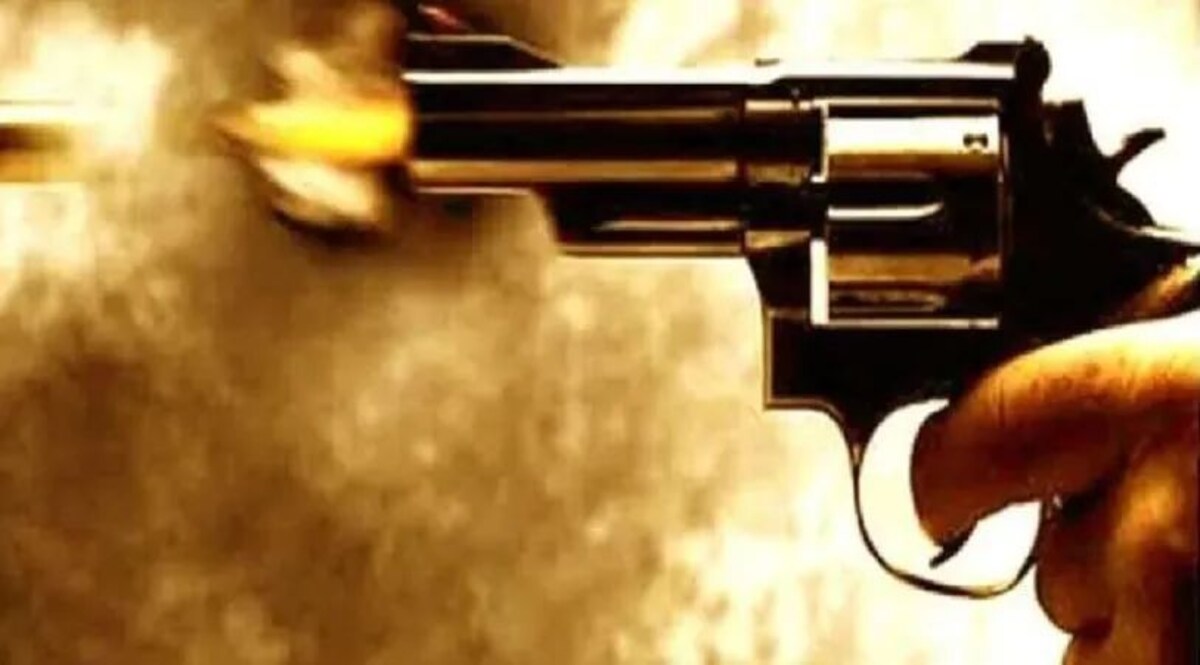 Manipur : मणिपुर में सरेआम हुई गोलीबारी में अब 2 लोगों की मौत, महिलाओं ने एयरपोर्ट जाने वाली सड़क को रोका क्राइम