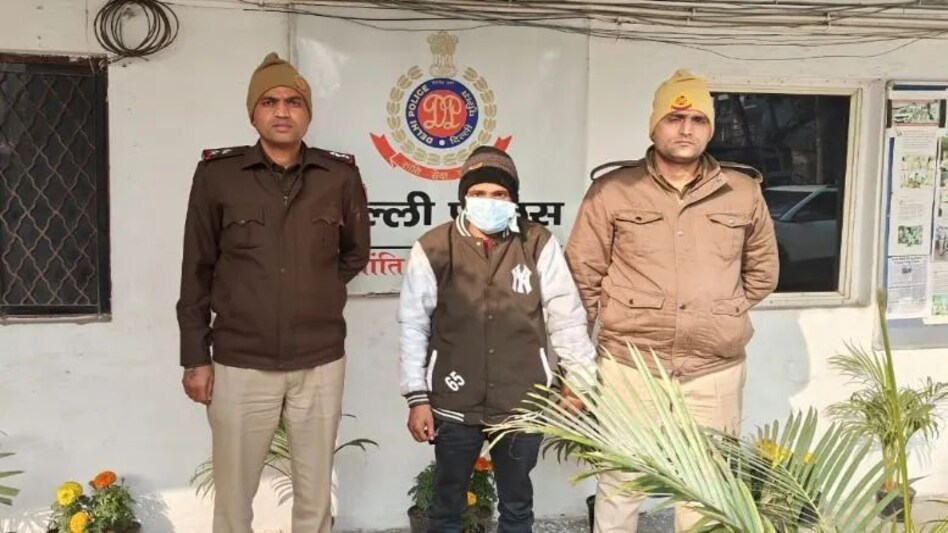 दिल्ली में एक गिलास पानी के लिए रुम पार्टनर का कत्ल, रस्सी से घोंट दिया रुम मेट का गला, आरोपी यूपी से गिरफ्तार दिल्ली में एक गिलास पानी के लिए रुम पार्टनर का कत्ल, रस्सी से घोंट दिया रुम मेट का गला, आरोपी यूपी ...