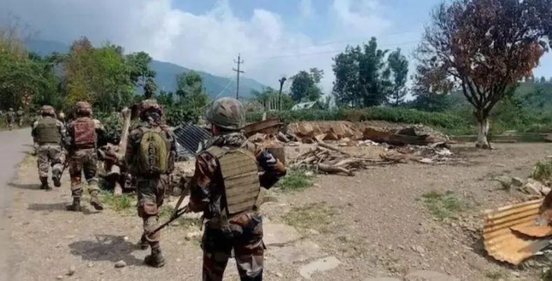 नही थम रही मणिपुर में हिंसा, दो गुटों के बीच हुई गोलीबारी, एक की मौत, अब तक 180 से ज्यादा की मौत नही थम रही मणिपुर में हिंसा, दो गुटों के बीच हुई गोलीबारी, एक की मौत, अब तक 180 से ज्यादा की मौत