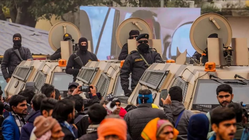 Ayodhya News: अयोध्या में कड़ी सुरक्षा, 20 जनवरी के बाद NO ENTRY; तैनात हुईं बुलेटप्रूफ गाड़ियां Ayodhya News: अयोध्या में कड़ी सुरक्षा, 20 जनवरी के बाद NO ENTRY; तैनात हुईं बुलेटप्रूफ गाड़ियां