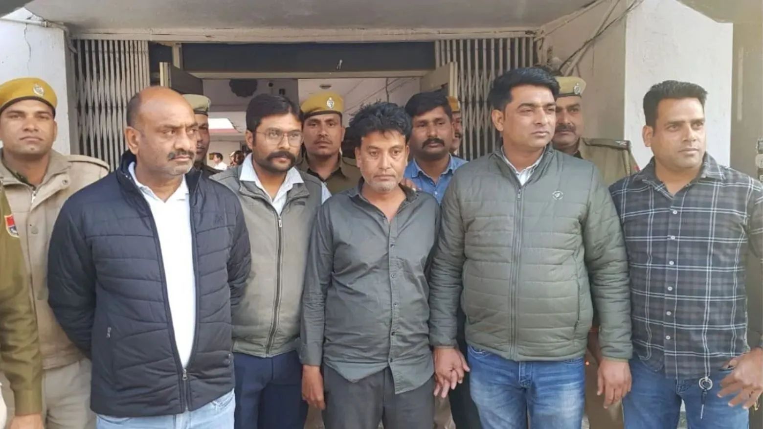 पुजारी को 2 बच्चों की मां से हुआ प्यार, लिव-इन में रहने लगे, फिर मर्डर कर हड्डियों को पीसकर नदी में बहाया Crime Tak