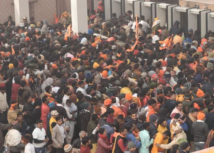 Ram Mandir News: 'रामलला के दर्शन नहीं रोके गए', पुलिस ने दी सफाई, गाड़ियों को पंच कोसी परिक्रमा पथ पर रोका गया Ram Mandir News