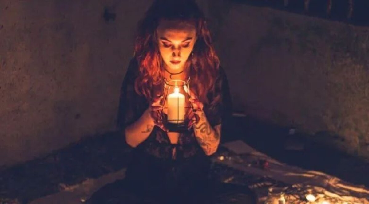 एक्स बॉयफ्रेंड पर वशीकरण के लिए गर्लफ्रेंड ने कराया काला जादू, तांत्रिक ने खुद ही फंसा किया ये बड़ा कांड Black Magic : एक्स बॉयफ्रेंड के लिए लड़की ने कराया काला जादू (सांकेतिक फोटो)