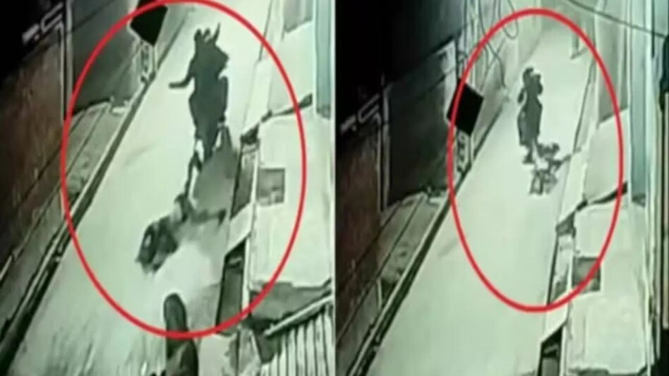 नोएडा: ई-रिक्शा चालक की हत्या, शव को सड़क पर घसीटने की घटना के बाद पांच पुलिसकर्मी निलंबित नोएडा: ई-रिक्शा चालक की हत्या, शव को सड़क पर घसीटने की घटना के बाद पांच पुलिसकर्मी निलंबित