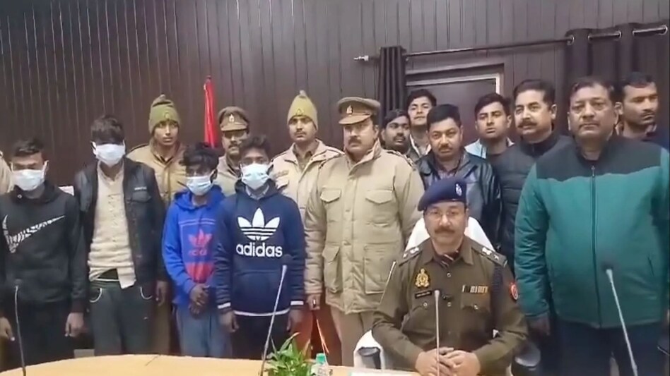 'भौजी मेला घूमने चलिए न...' फिर भाभी से किया गैंगरेप, दुबई से पति ने दी थी हत्या की सुपारी 'भौजी मेला घूमने चलिए न...' फिर भाभी से किया गैंगरेप, दुबई से पति ने दी थी हत्या की सुपारी