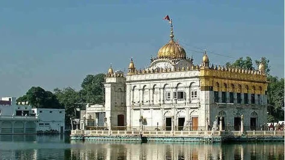 Punjab : अमृतसर के दुर्गियाना तीर्थ मंदिर को फिर से बम से उड़ाने की धमकी Punjab : अमृतसर के दुर्गियाना तीर्थ मंदिर को फिर से बम से उड़ाने की धमकी