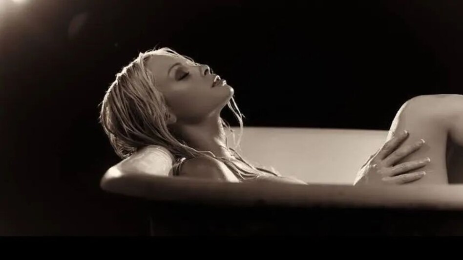 मशहूर पॉर्न स्टार जेसी जेन की लाश मिलने से सनसनी, बॉयफ्रेंड की भी मौत, बॉयफ्रेंड के बेडरुम में मिली दोनों की लाश मशहूर पॉर्न स्टार जेसी जेन की लाश मिलने से सनसनी, बॉयफ्रेंड की भी मौत, बॉयफ्रेंड के बेडरुम में मिली...