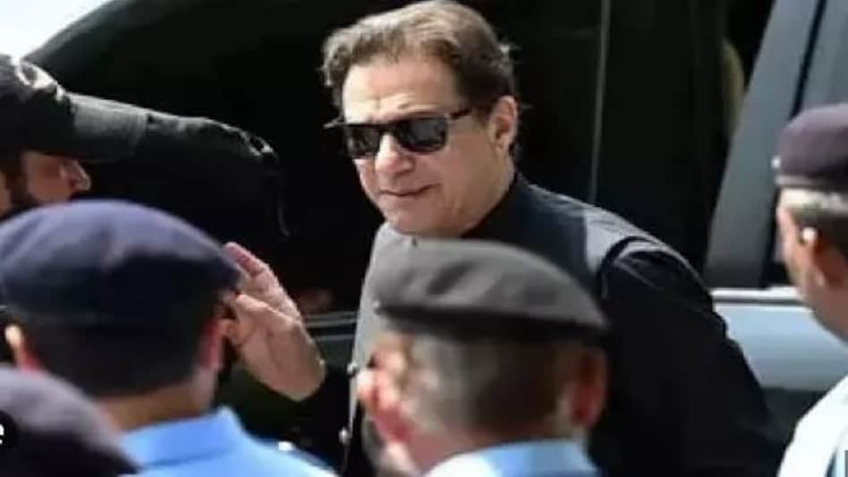 इमरान खान को अब इस केस में मिली है दस साल की जेल, चुनाव लड़ने का सपना टूटा, चुनाव चिन्ह भी छिन गया इमरान खान को अब इस केस में मिली है दस साल की जेल, चुनाव लड़ने का सपना टूटा, चुनाव चिन्ह भी छिन गया