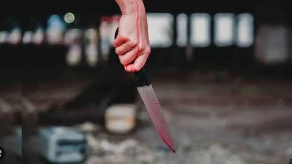 यूपी के प्रतापगढ़ में महिला का गला काटा, खेत में चारा काट रही महिला की धारदार हथियार से गला काट कर हत्या यूपी के प्रतापगढ़ में महिला का गला काटा, खेत में चारा काट रही महिला की धारदार हथियार से गला काट कर ...