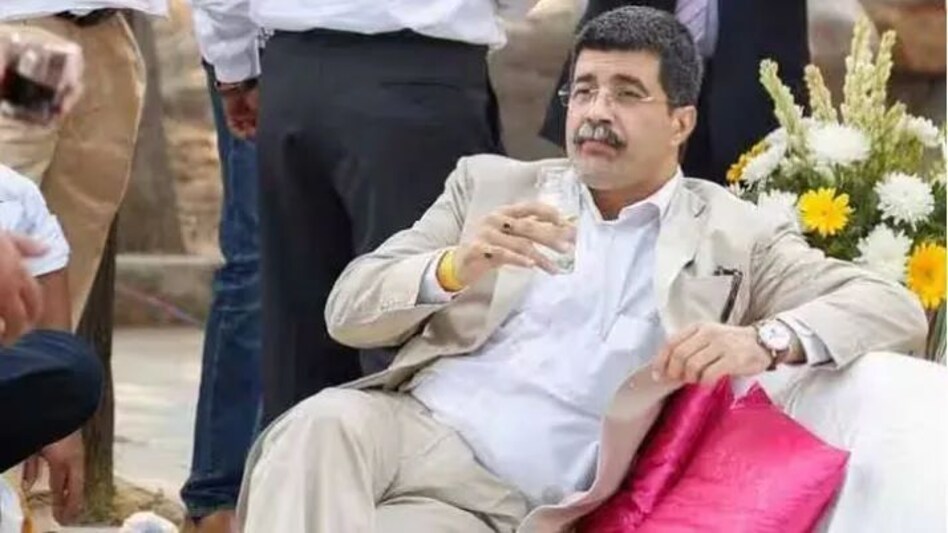 गैंगस्टर बदन सिंह बद्दो : विदेश में लग्जरी लाइफ, इंडिया में अब NBW जारी, हत्या, डकैती में वॉन्टेड, BMW गाड़ियों और ब्रांडेड जूतों का शौक गैंगस्टर बदन सिंह बद्दो : विदेश में लग्जरी लाइफ, इंडिया में अब NBW जारी, हत्या, डकैती में वॉन्टेड, ...