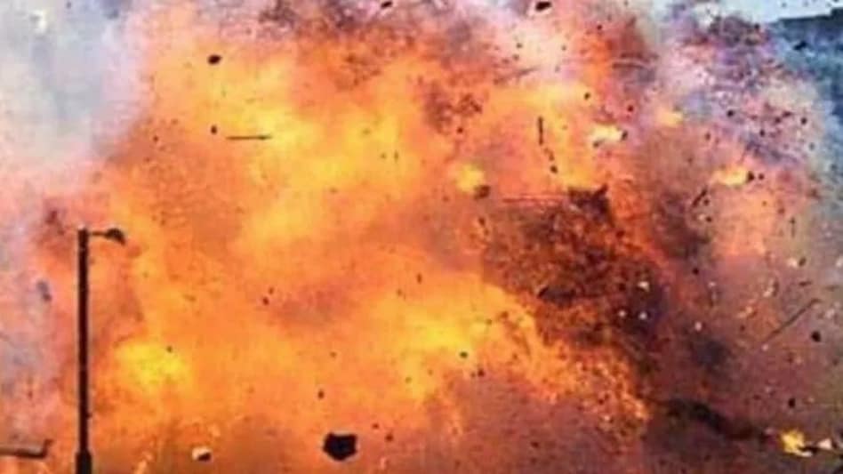 महाराष्ट्र के ठाणे में कुत्ते ने चबाया बम, मुंह में हुए धमाके के बाद मौत, कहां से आया विस्फोटक जांच शुरु महाराष्ट्र के ठाणे में कुत्ते ने चबाया बम, मुंह में हुए धमाके के बाद मौत, कहां से आया विस्फोटक जांच...