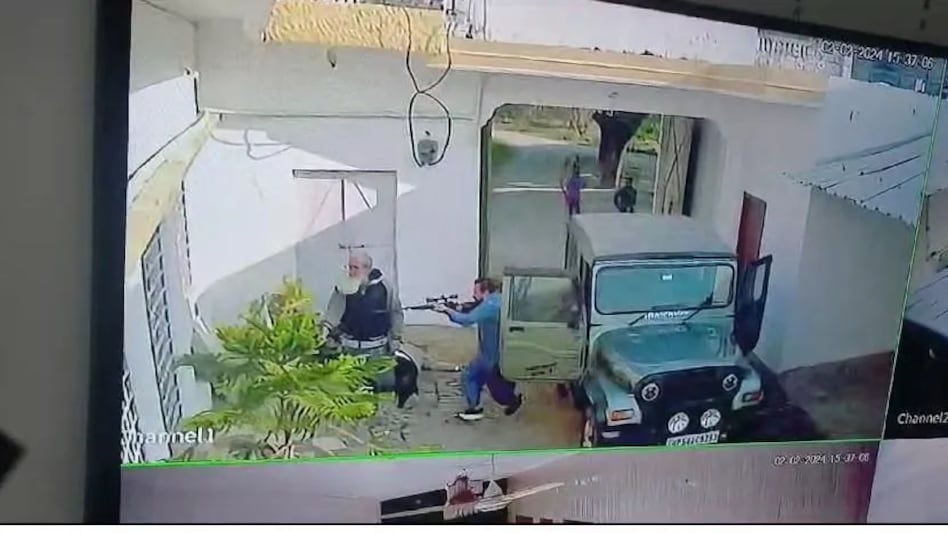 Lucknow : लखनऊ में ट्रिपल मर्डर, दर्जनों राउंड फायरिंग, एक ही परिवार के 3 की मौत, मौत का मंजर देख चौथे शख्स की हार्ट अटैक से गई जान Lucknow : लखनऊ में ट्रिपल मर्डर, दर्जनों राउंड फायरिंग, एक ही परिवार के 3 की मौत, मौत का मंजर देख च...