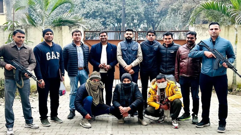 पंजाब पुलिस का बड़ा ऑपरेशन, पंजाब से बिहार तक इंटरनेशनल गैंगस्टर गोल्डी बराड़ पर बड़ा वार, तीन शार्प शूटर गिरफ्तार पंजाब पुलिस का बड़ा ऑपरेशन, पंजाब से बिहार तक इंटरनेशनल गैंगस्टर गोल्डी बराड़ पर बड़ा वार, तीन शार्...
