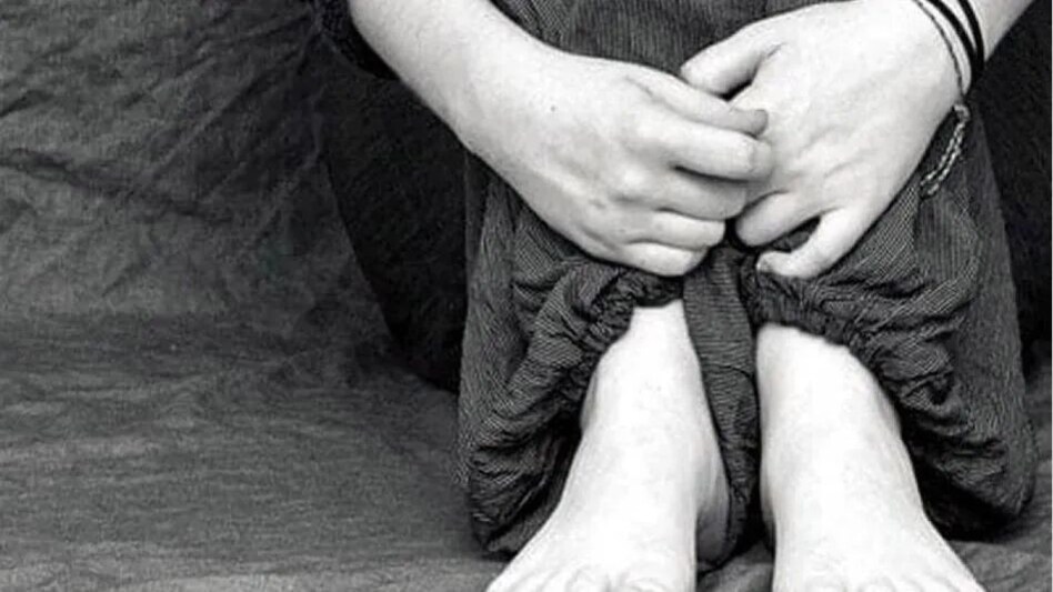 यूपी के सुलतानपुर में डॉक्टर ने किया छात्रा से बलात्कार, लड़की ने लगाई गोमती नदी में छलांंग, आरोपी डॉक्टर गिरफ्तार यूपी के सुलतानपुर में डॉक्टर ने किया छात्रा से बलात्कार, लड़की ने लगाई गोमती नदी में छलांंग, आरोपी ...