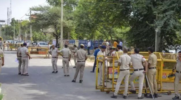 किसान का 'दिल्ली मार्च', संसद का होगा घेराव, Noida और Greater Noida में धारा 144, हेल्पलाइन नंबर जारी दिल्ली एनसीआर में अगले दो दिन ट्रैफिक का होगा बुरा हाल