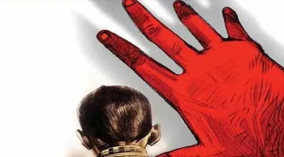 अदालत ने नाबालिग बेटी से बलात्कार के लिए व्यक्ति को 123 साल की सजा सुनाई प्रतिकात्मक तस्वीर