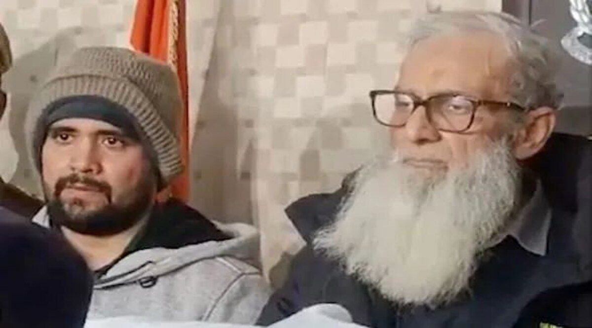मलिहाबाद के ट्रिपल मर्डर का चौथा आरोपी पकड़ा गया, पुलिस ने खोली 'गब्बर' की कुंडली तिहरे हत्याकांड का मुख्य आरोपी लल्लन खान और उसका बेटा