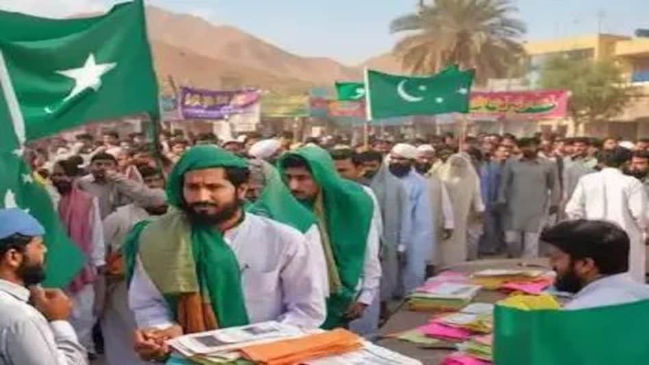 पाकिस्तान में आम चुनाव जारी, 266 सीटों पर पड़ रहे हैं वोट, छह लाख से ज्यादा सुरक्षा कर्मी तैनात पाकिस्तान में आम चुनाव जारी, 266 सीटों पर पड़ रहे हैं वोट, छह लाख से ज्यादा सुरक्षा कर्मी तैनात