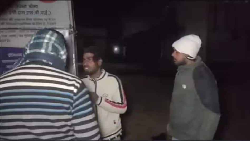 पहचान छिपाकर Instagram पर की दोस्ती, नाबालिग लड़की को 3 दिन होटल में रखा, रेडलाइट एरिया में की बेचने की कोशिश पहचान छिपाकर Instagram पर की दोस्ती, नाबालिग लड़की को 3 दिन होटल में रखा, रेडलाइट एरिया में की बेचन...