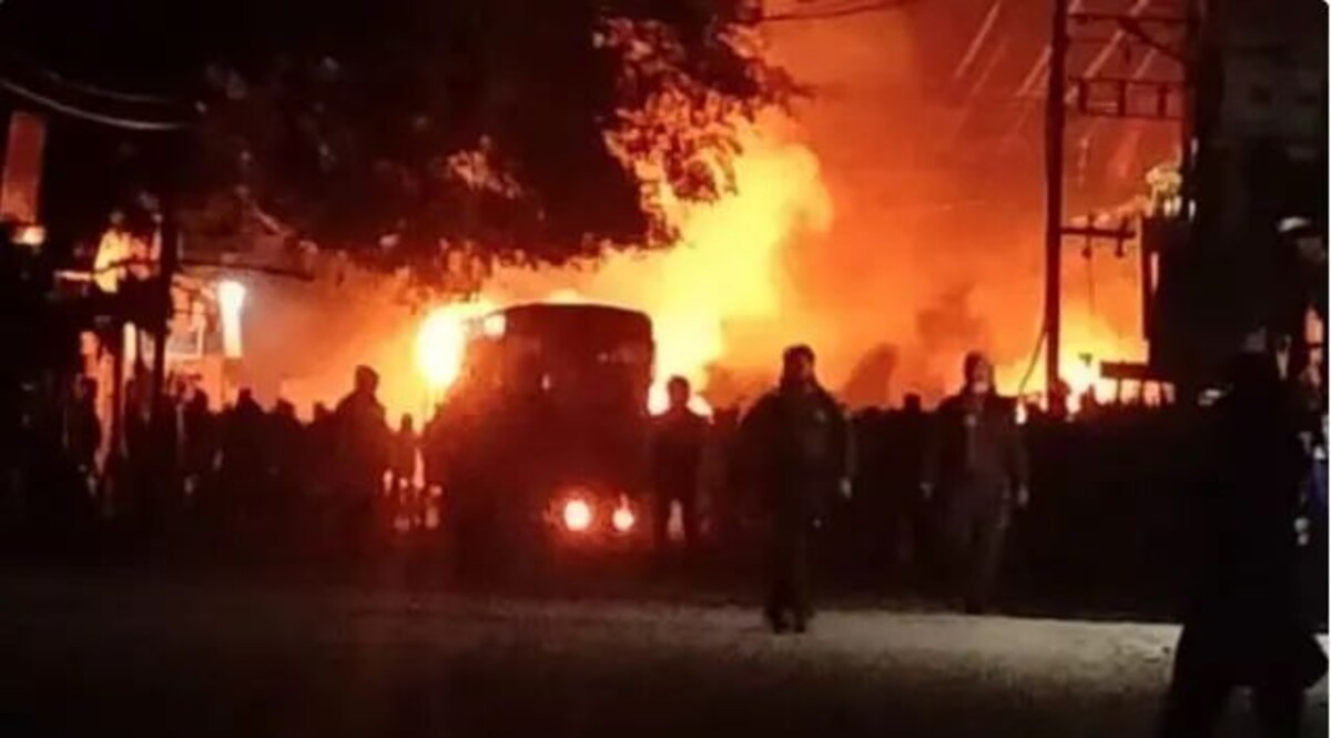 Haldwani Violence: कर्फ्यू के बाद उपद्रवियों को देखते ही गोली मारने के आदेश, बवाल की पूरी टाइमलाइन सुलग उठा हल्द्वानी, देखते ही गोली मारने के आदेश