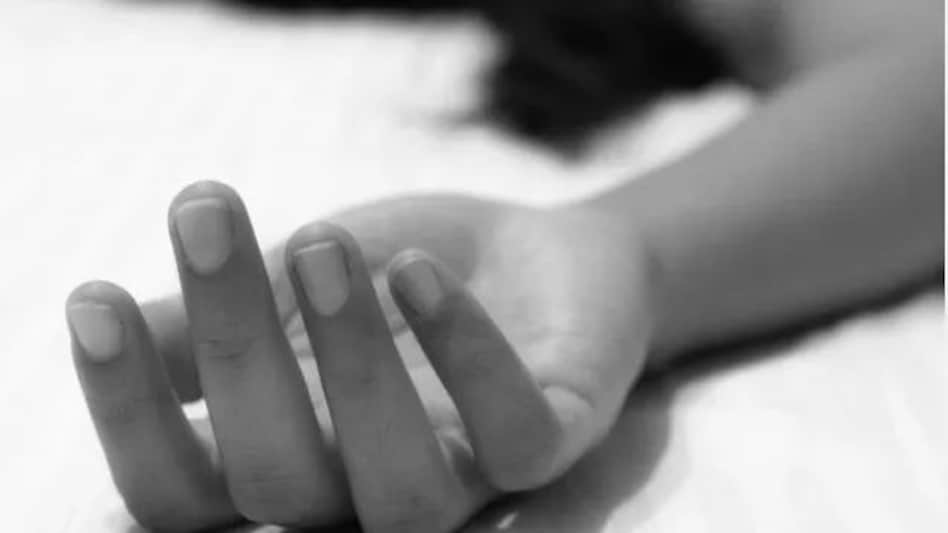 देवघर में पुलिस बस ने मारी बाइक में टक्कर, बस की चपेट में आकर दोपहिया वाहन सवार छात्रा की मौत, दो घायल देवघर में पुलिस बस ने मारी बाइक में टक्कर, बस की चपेट में आकर दोपहिया वाहन सवार छात्रा की मौत, दो घ...