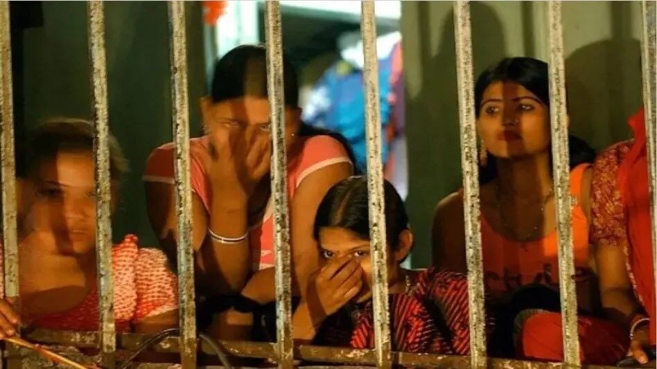 जवान होते ही जिस्मफरोशी कराने लगे घरवाले, इसलिए घर छोड़ जा रही हूं, BA की छात्रा का खुलासा जवान होते ही जिस्मफरोशी कराने लगे घरवाले, इसलिए घर छोड़ जा रही हूं, BA की छात्रा का खुलासा