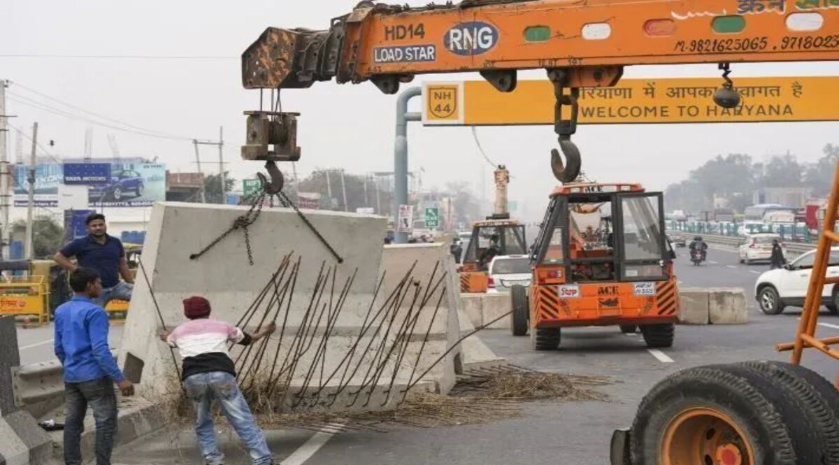 बेनतीजा बातचीत के बाद किसानों का दिल्ली मार्च, बवाल से निपटने को दिल्ली पुलिस तैयार किसानों को दिल्ली में दाखिल होने से रोकने की तैयारी