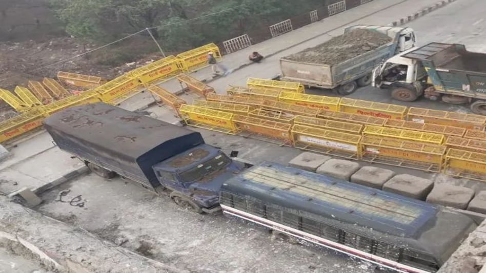 Farmer Protest Live Updates: सिंघु बॉर्डर, गाजीपुर बॉर्डर, टिकरी बॉर्डर, झरौदा बॉर्डर, शंभू बॉर्डर, कालिंदी कुंज बॉर्डर हर जगह सुरक्षा बलों की तैनाती Farmer Protest Live Updates: सिंघु बॉर्डर, गाजीपुर बॉर्डर, टिकरी बॉर्डर, झरौदा बॉर्डर, शंभू बॉर्डर,...