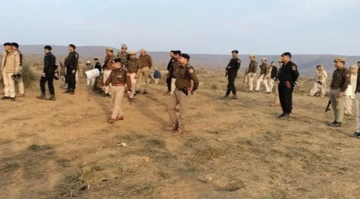 Rajasthan: बीहड़ में बीफ मंडी, ऑनलाइन डिलीवरी... पूरा थाना लाइन हाजिर, 42 पुलिसवाले नपे! IG का सख्त एक्शन Rajasthan Beef market and Cow slaughter News