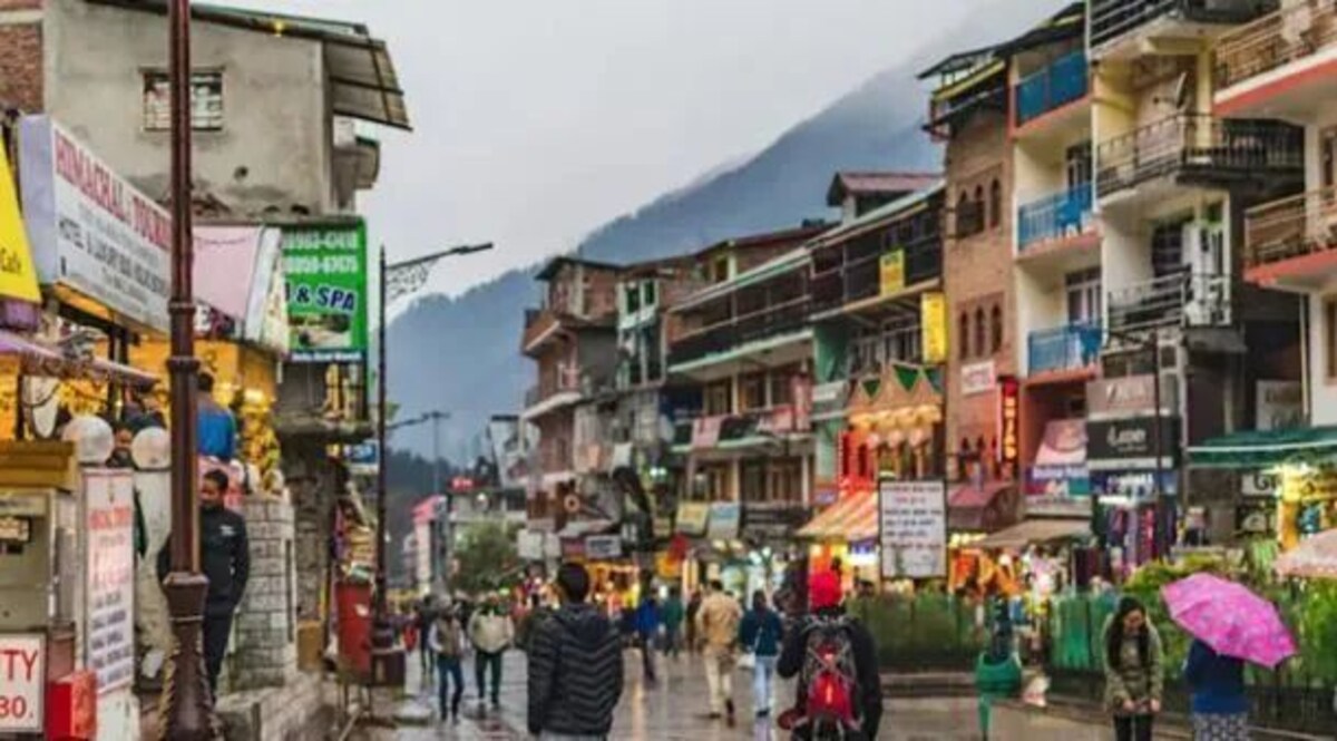 हाथ में हंसिया और आधी कटी गर्दन के साथ पहुँचा पुलिस कंट्रोल रूम, हत्यारा फरार शिमला में पुलिस हेडक्वार्टर के सामने मर्डर