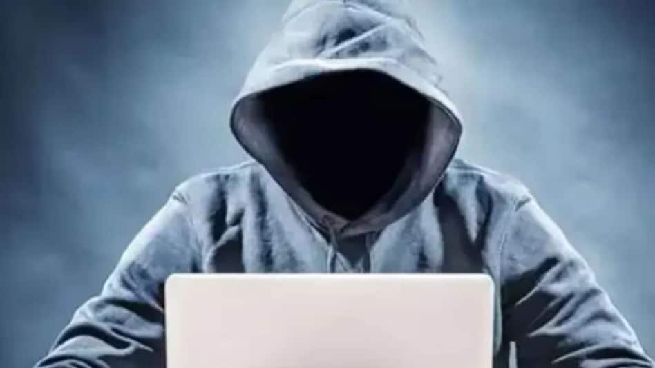 Cyber Fraud: दुबई में मास्टरमाइंड, नासिक के धन्ना सेठ की तिजोरी साफ, करोड़ों की ठगी में मजदूर को जेल Cyber Fraud: दुबई में मास्टरमाइंड, नासिक के धन्ना सेठ की तिजोरी साफ, करोड़ों की ठगी में मजदूर को जे...
