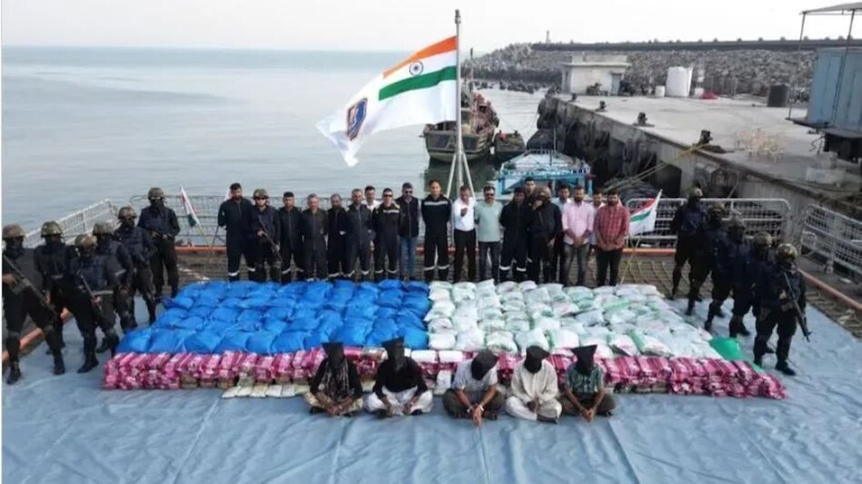 Drugs Syndicate: गुजरात के कच्छ में पकड़ी गई 2000 करोड़ की ड्रग्स का 'पाकिस्तान कनेक्शन' Drugs Syndicate: गुजरात के कच्छ में पकड़ी गई 2000 करोड़ की ड्रग्स का 'पाकिस्तान कनेक्शन'